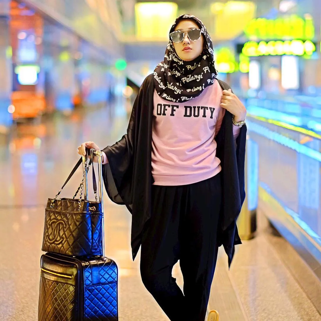 8 Style Fleksibel Ala Dian Pelangi: Cewek Yang Tidak Berhijab pun Wajib Menyimak! 12