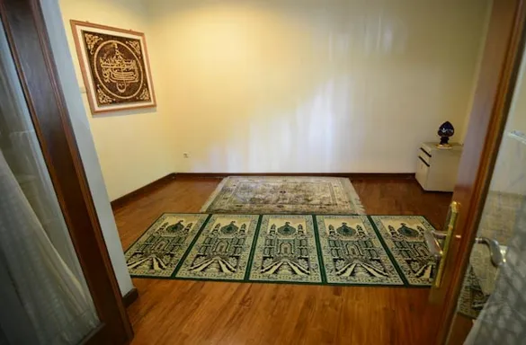 Agar Ibadahmu Lebih Khusyuk Lagi, Terapkan 10 Inspirasi Desain Ruang Ibadah Untuk Rumah Masa Depanmu Nanti 18