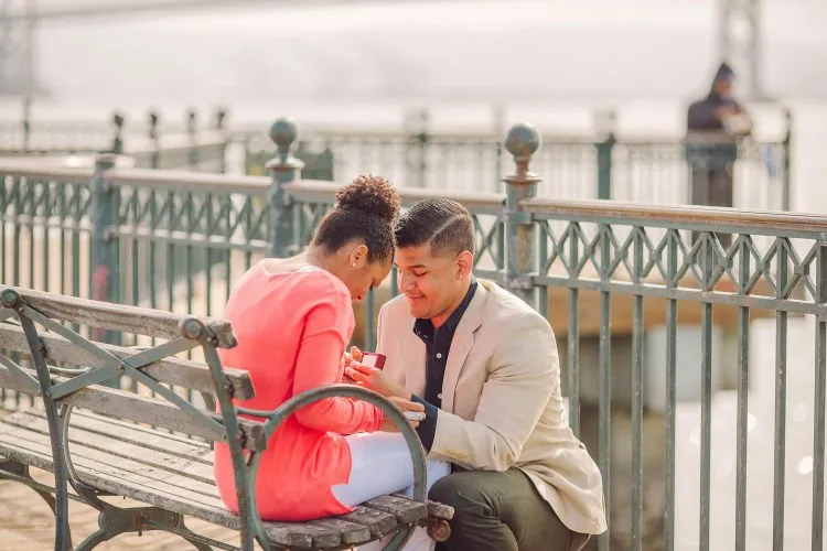Untuk Pria yang Ingin Hidup Bersama Wanitamu dalam Ikatan Halal, 10 Tipe Lamaran Romantis Seperti Ini Lho yang Dibayangkan si Dia 13