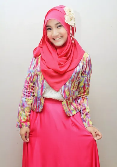 10 Gaya Hijab Fatin Shidqia Untukmu Yang Bertubuh Mungil, Biar Makin Kece. 16