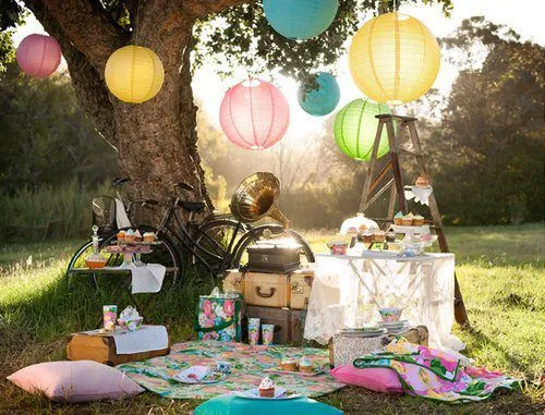 Jika Kamu dan Dia Ingin Resepsi Pernikahan Yang Santai dan Berkesan, Picnic Wedding Mungkin Bisa Jadi Pilihan. 24