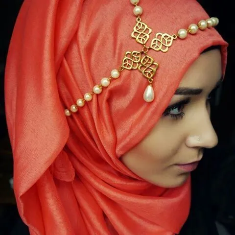7 Aksesoris Hijab Yang Modern Tapi Belum Banyak Kamu Tahu. Yuk Kepo-in Biar Nggak Ketinggalan Zaman! 24