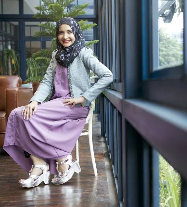 Supaya Nggak Terlalu Formal, 8 Padu Padan Blazer Inilah Yang Wajib Kamu Tahu! 18