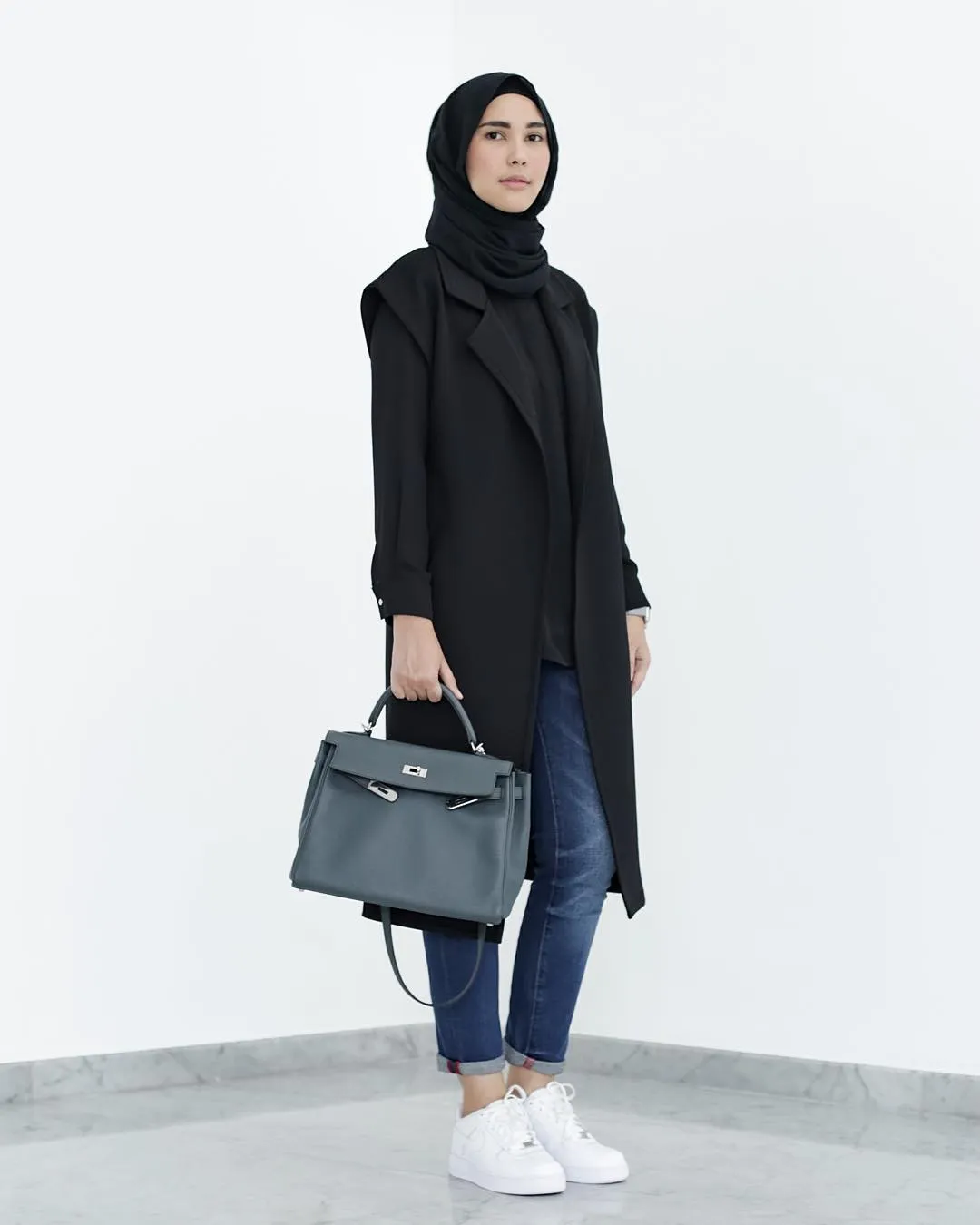 Supaya Nggak Terlalu Formal, 8 Padu Padan Blazer Inilah Yang Wajib Kamu Tahu! 12
