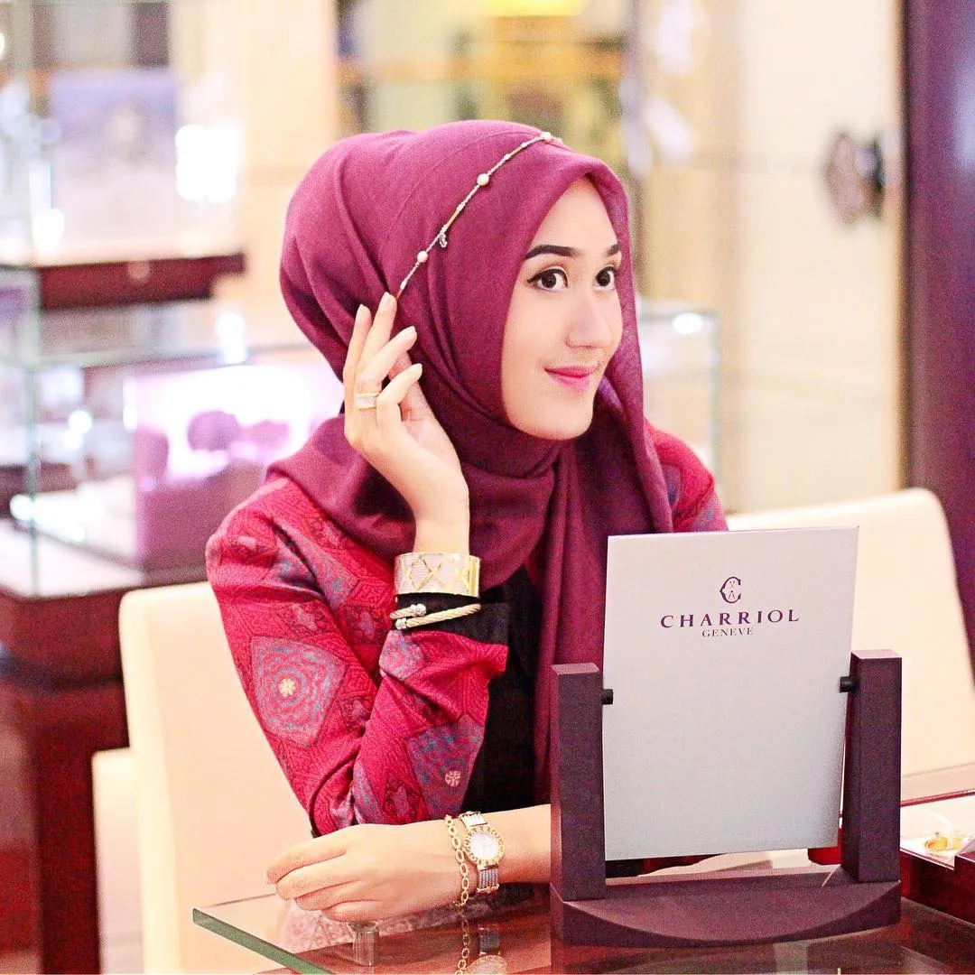 7 Aksesoris Hijab Yang Modern Tapi Belum Banyak Kamu Tahu. Yuk Kepo-in Biar Nggak Ketinggalan Zaman! 23