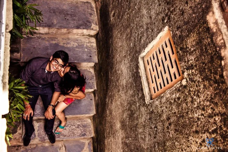 Inilah 10 Ide Foto Prewedding Lucu Buat Cewek Yang Punya Postur Lebih Tinggi Dari Cowoknya 17