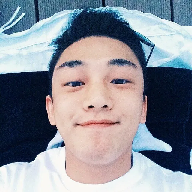 Di Antara Song Joong Ki dan Yoo Ah In, Mana yang Lebih Kece? 14