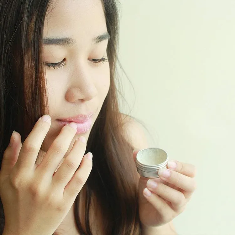 Supaya Bibirmu Ngga Kering Lagi, Ini Do & Dont's yang Harus Kamu Tahu! 14