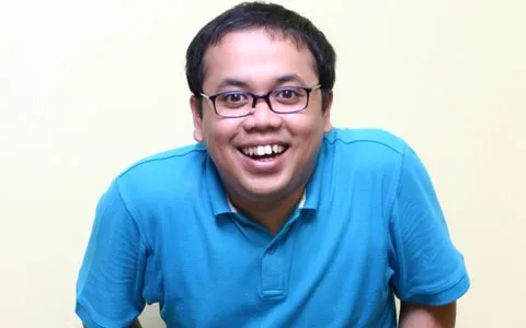 Sebelum Wajah Mereka Rajin Nongol di Layar Kaca, Deretan Bintang Ini Bikin Kita Takluk Lewat Siaran Radio. 19