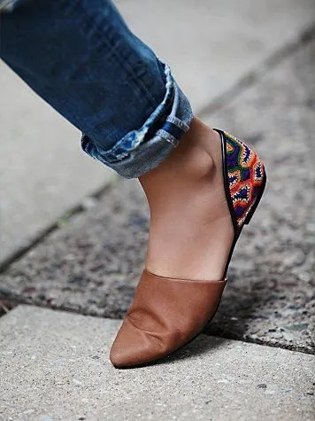 Sepatu Nyaman yang Nggak Ber-Heels Memang Dicari. Ini 11 Sepatu yang Harus Kamu Punya, Agar Aktifitas Tetap Bersemangat! 12