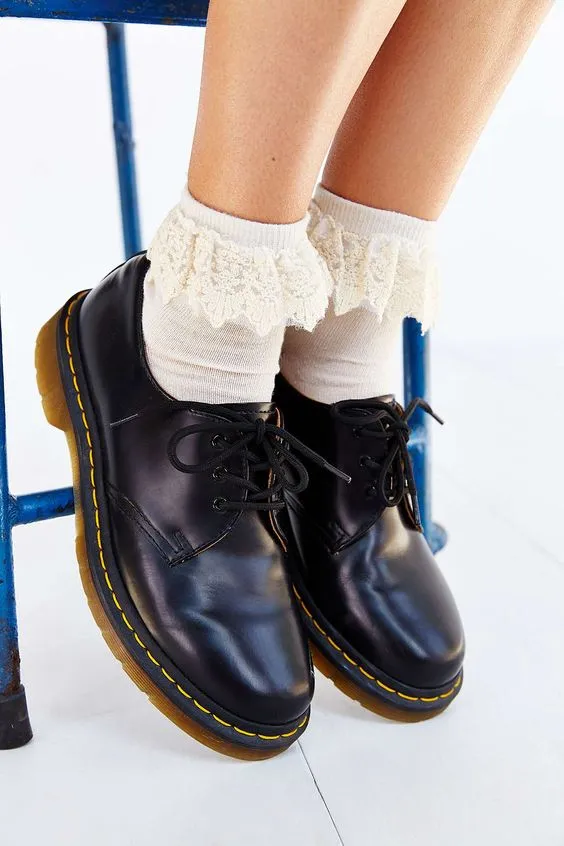 Sepatu Nyaman yang Nggak Ber-Heels Memang Dicari. Ini 11 Sepatu yang Harus Kamu Punya, Agar Aktifitas Tetap Bersemangat! 16