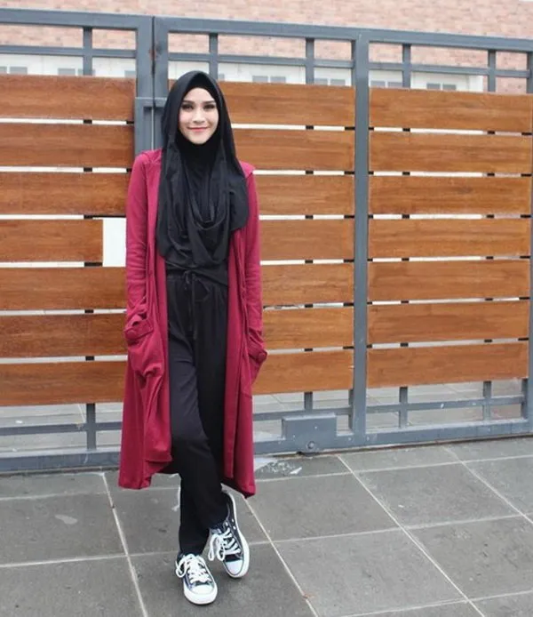 Long Cardigan Memang Luaran yang Pas Agar Penampilan Berhijabmu Semakin Ciamik. Intip Yuk 11 Paduan Hijab Dengan Long Cardigan Berikut Ini 16