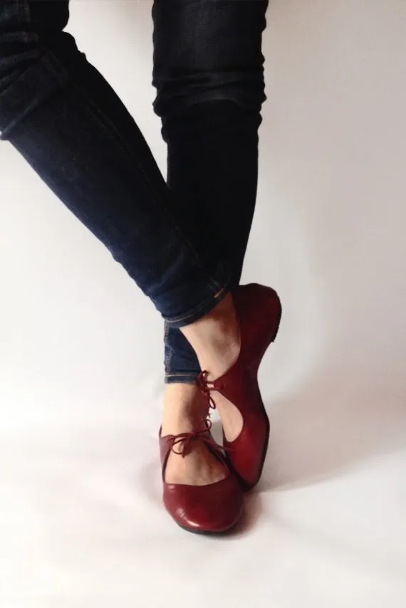 Sepatu Nyaman yang Nggak Ber-Heels Memang Dicari. Ini 11 Sepatu yang Harus Kamu Punya, Agar Aktifitas Tetap Bersemangat! 17