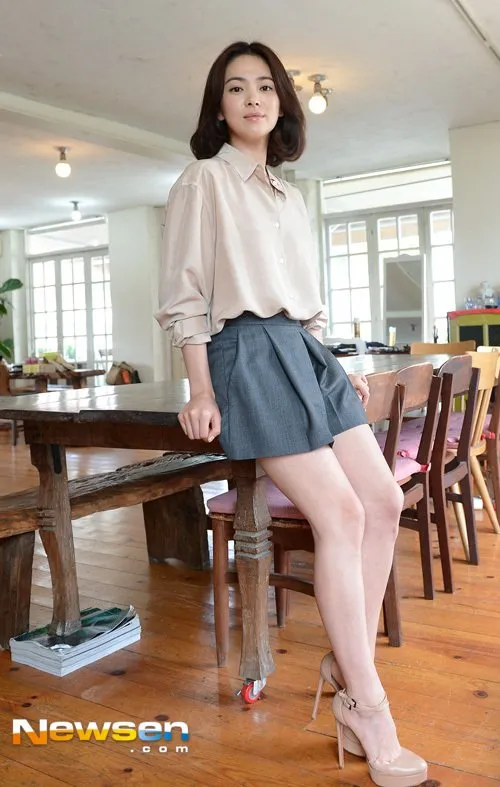 8 Style Ala Song Hye Gyo yang Sederhana Nan Menawan. Yuk, Contek Gayanya! 13