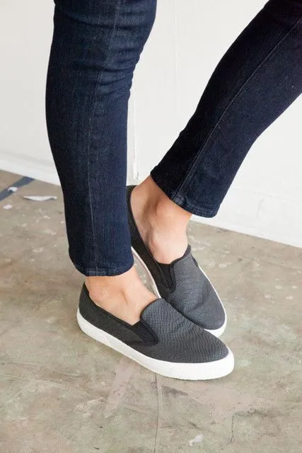 Sepatu Nyaman yang Nggak Ber-Heels Memang Dicari. Ini 11 Sepatu yang Harus Kamu Punya, Agar Aktifitas Tetap Bersemangat! 19