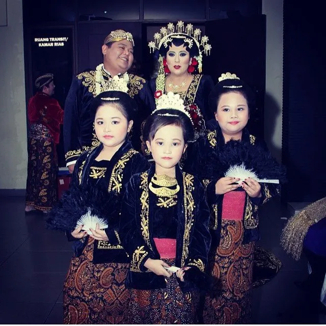 Pendamping Pengantin Cilik Memang Menggemaskan. 9 Kegemasan ini Dijamin Makin Bikin Kamu Ngebet Cepet Nikah Deh! 17