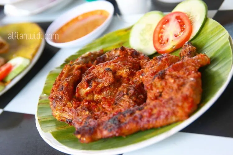 Wisata Alam yang Keren di Lombok Makin Lengkap dengan Kuliner Khas Sasak! Rasanya Begitu Menggoda! 11
