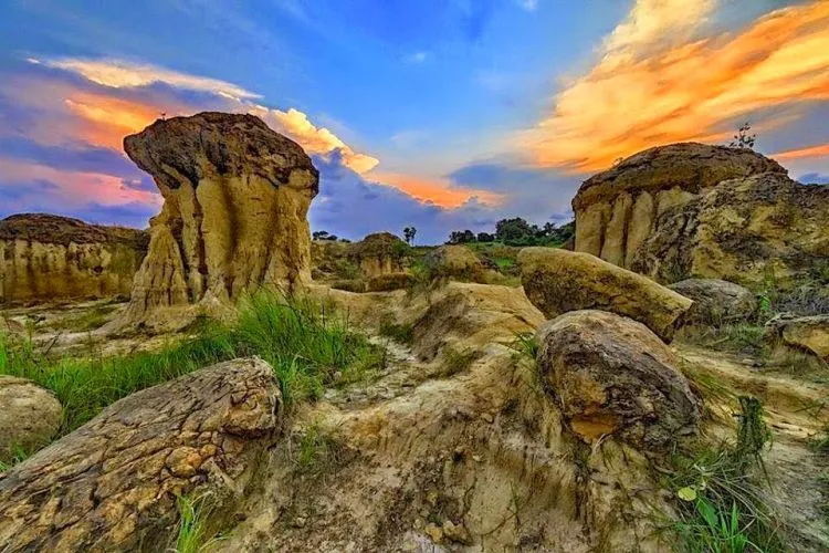 Lokasi Tambang Nggak Melulu Jadi Musibah, 8 Destinasi Ini Terjadi Akibat Pertambangan! 11