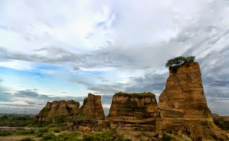Lokasi Tambang Nggak Melulu Jadi Musibah, 8 Destinasi Ini Terjadi Akibat Pertambangan! 9