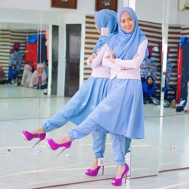 Tampil Awet Muda dan Elegan Setiap Hari itu Bisa Diusahakan Dengan Cara Berpakaian Lho. Yuk Intip 7 Tips Fashion Ini Agar Aura Mudamu Makin Bersinar 8
