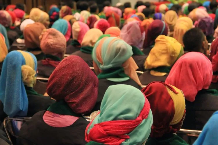 Walaupun Ngetren, Ternyata Gaya Fashion Cewek Berikut Ini Enggak Disukai Para Cowok Lho! 11