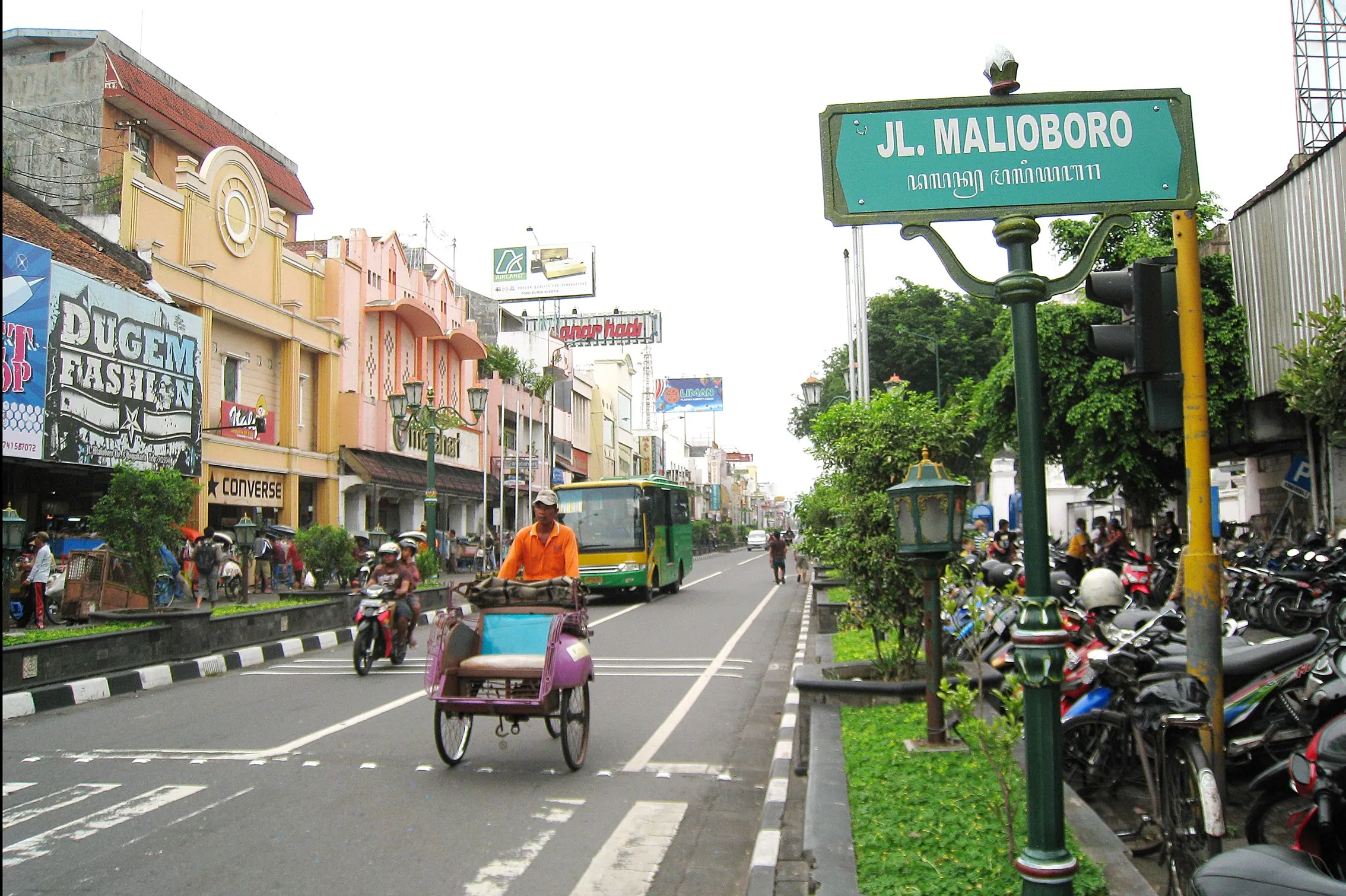 Kabar Gembira Buat Kita Semua, Malioboro Kini Ramah Buat Pejalan Kaki! Nggak Bisa Lagi Parkir Kendaraan Di Sini!