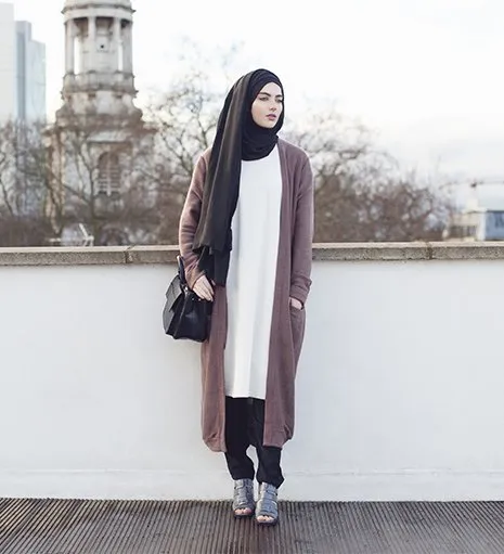 Long Cardigan Memang Luaran yang Pas Agar Penampilan Berhijabmu Semakin Ciamik. Intip Yuk 11 Paduan Hijab Dengan Long Cardigan Berikut Ini 12