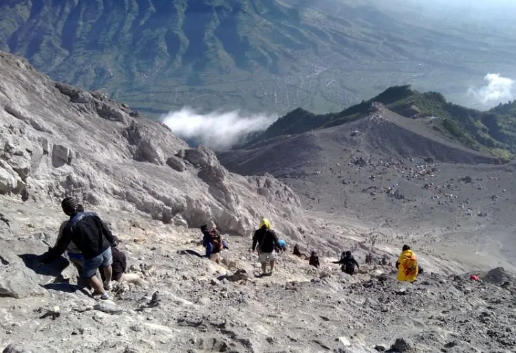 Wahai Pendaki, Perjuanganmu Baru Dimulai Setelah Meninggalkan Puncak! Waspadai Resiko Kematian Ketika Turun Gunung! 13