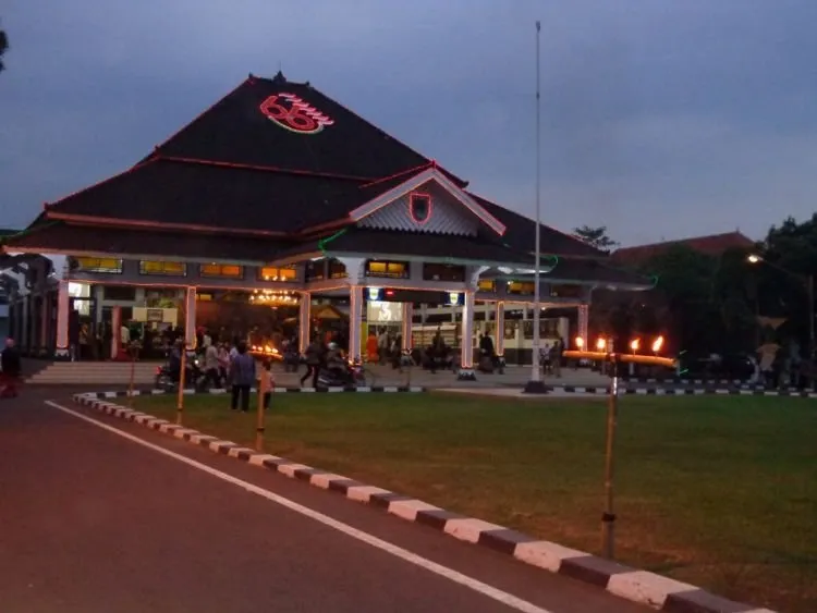 Bangunan di Malang Ini Menyimpan Aura Mistis! Kalau Berani Datanglah Ke Sini Pas Malam Hari! 10