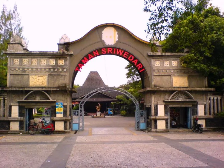 Buat Kamu yang Udah Mau Nikah, Ini Beberapa Referensi Nama Buat Anakmu yang Keren Abis! 12