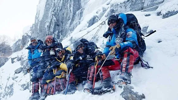 7 Film Ini Mengajarkan Bahwa Pendakian Bukan Hanya Tentang Meraih Puncak! Kamu Harus Nonton Segera! 11