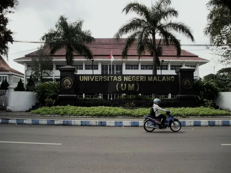 Bangunan di Malang Ini Menyimpan Aura Mistis! Kalau Berani Datanglah Ke Sini Pas Malam Hari! 13