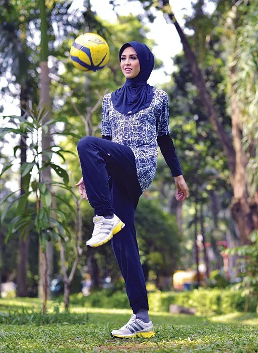 7 Style Hijab Buatmu yang Mau Nyaman Berolahraga. Gak Pakai Ribet, Ya! 13