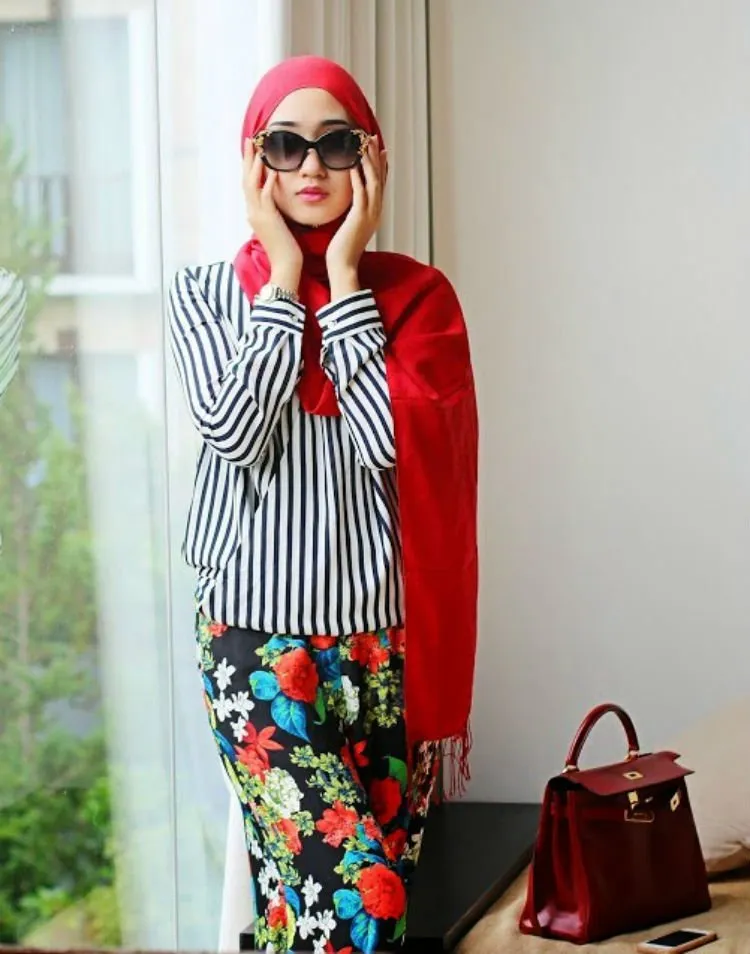 Bosan dengan Style Kombinasi Polosan? Coba Intip 7 Inspirasi Mix and Match Motif Deh! Dijamin Keren Beneran! 8