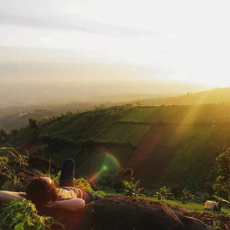 15 Foto Ini Bakal Bikin Kamu Kangen Sama Bandung! Segera Siapkan Tiket Buat Nostalgia di Sana! 23