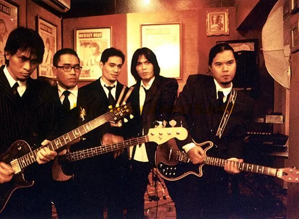 8 Lagu Buat yang Tengah Jatuh Cinta Dalam Diam 16