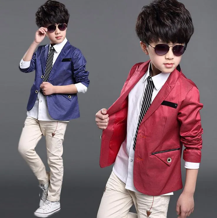 15 Gambar yang Membuktikan Kenapa Cowok Pakai Blazer Lebih Terlihat Berwibawa Dan Mapan 19