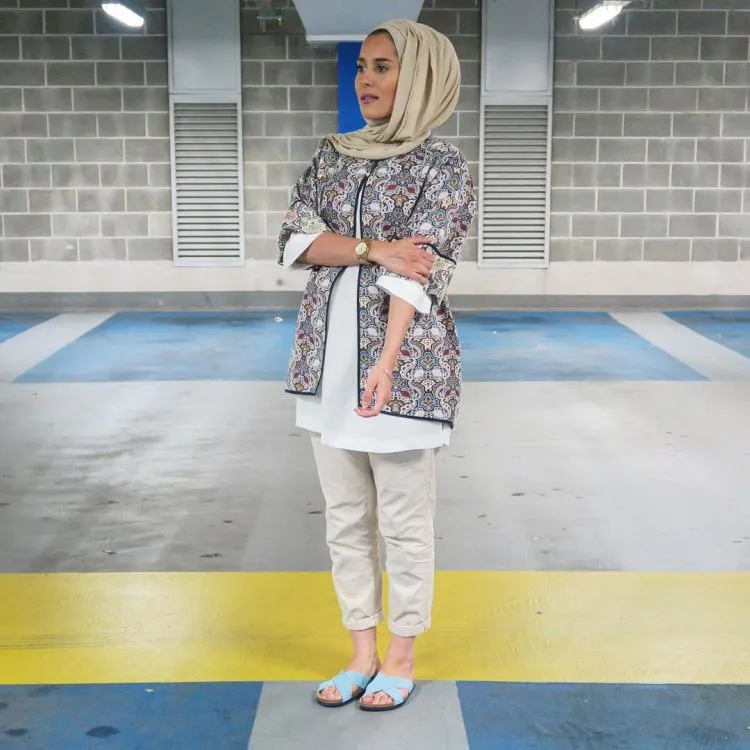 7 Style Kemeja Buat Cewek Berhijab yang Punya Kulit Cokelat Eksotis 11