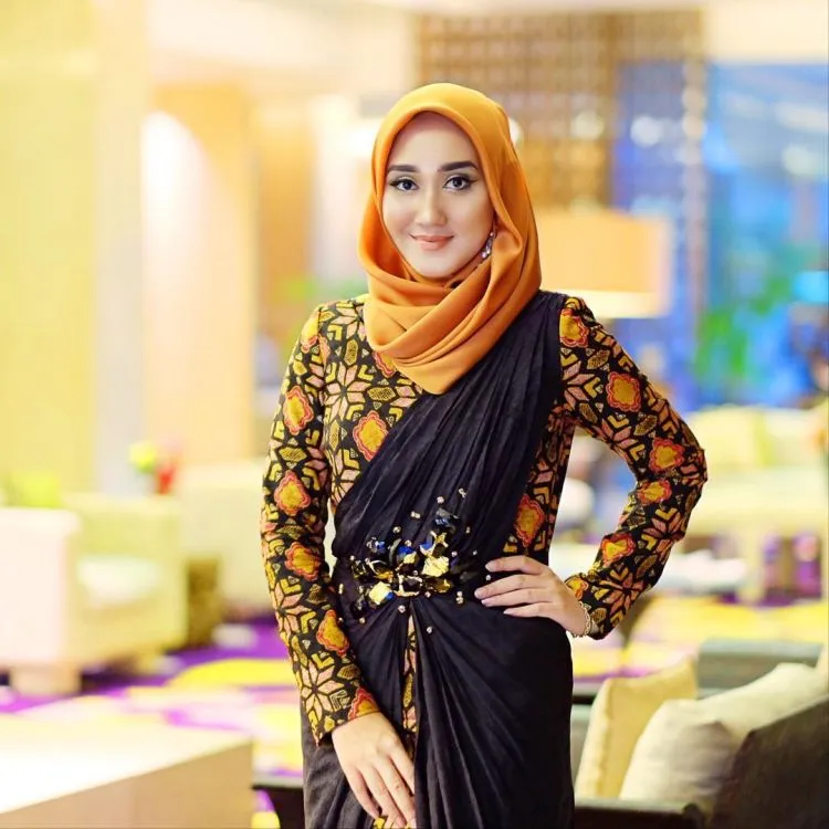 12 Gaya Berhijab Segi Empat dan Pashmina Para Selebgram Cantik. Cocok Nih Buat Para Pemula 19