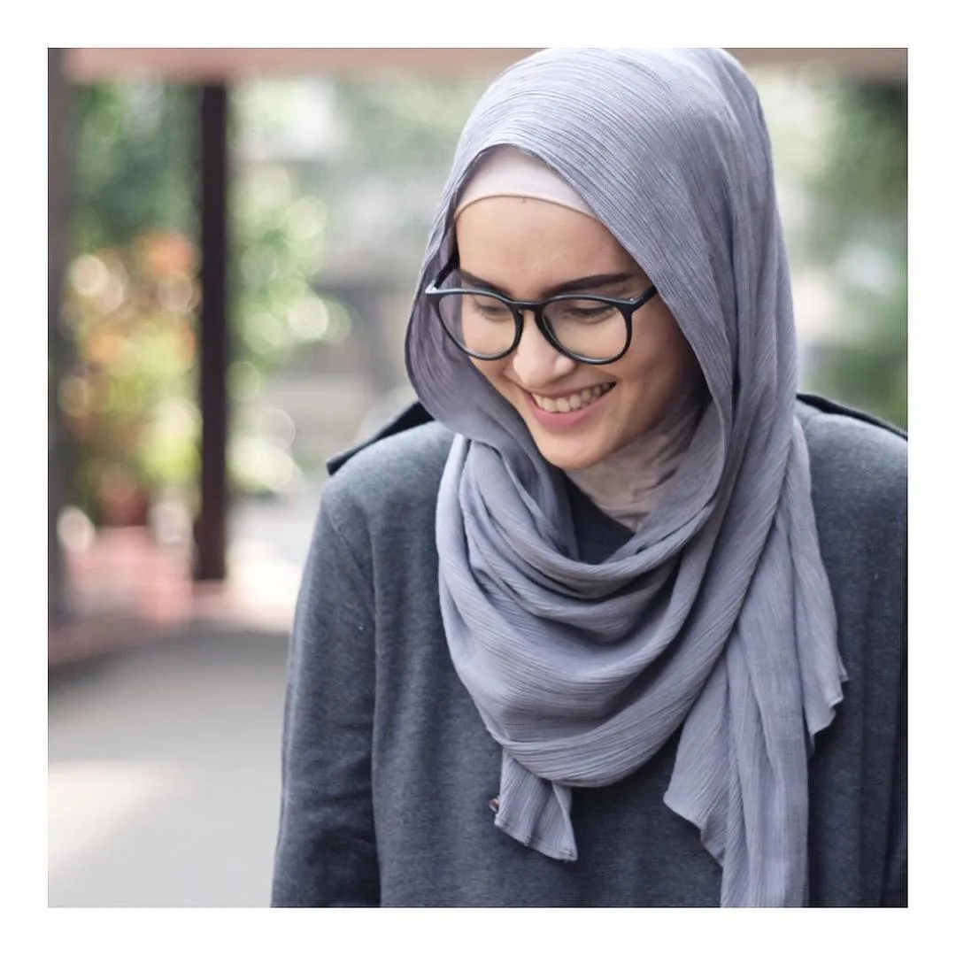 12 Gaya Berhijab Segi Empat dan Pashmina Para Selebgram Cantik. Cocok Nih Buat Para Pemula 14