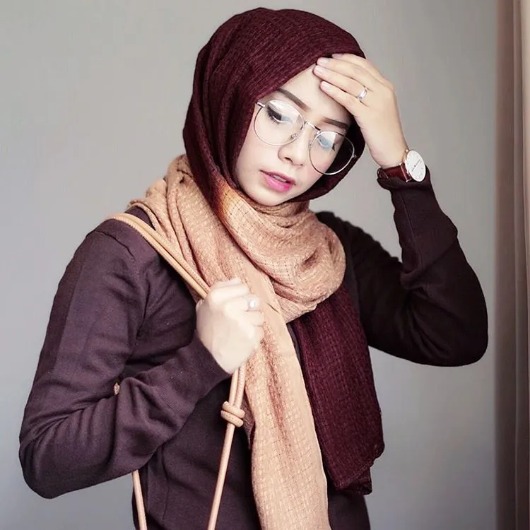 12 Gaya Berhijab Segi Empat dan Pashmina Para Selebgram Cantik. Cocok Nih Buat Para Pemula 20