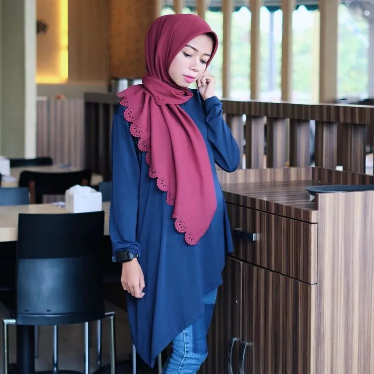 12 Gaya Berhijab Segi Empat dan Pashmina Para Selebgram Cantik. Cocok Nih Buat Para Pemula 23