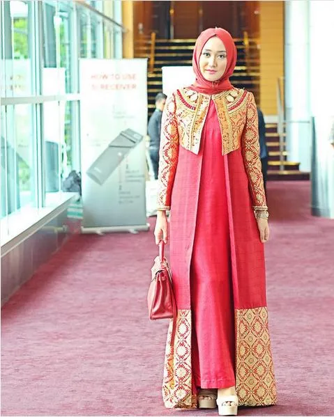 Nggak Hanya Kebaya Kutubaru, Dengan 8 Inspirasi Songket Ini Bertandang Ke Kondangan pun Makin Menawan! Bertemu Jodoh Tinggal Sejengkal. 9