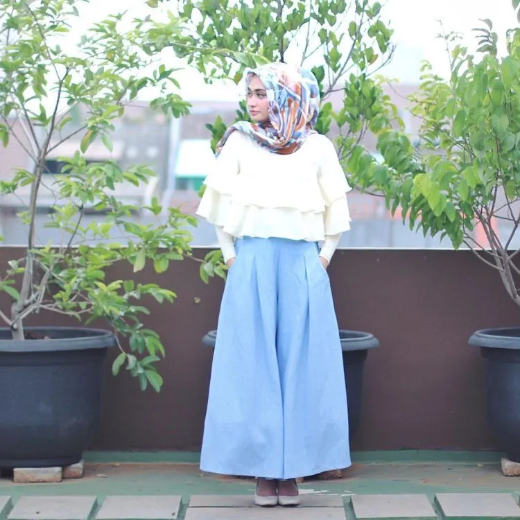 6 Style Ke Kondangan yang Bisa Pakai Celana. Cewek Ogah Ribet Wajib Baca! 11