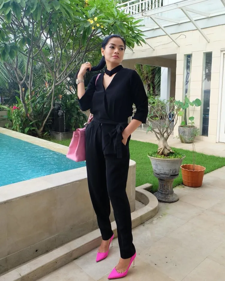 Buat Kamu Calon Ibu-ibu Muda, Contek Yuk Gaya Geng Cinta AADC yang Membuat Tampilanmu Semakin Keren! 13