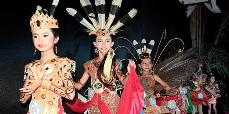 15 Baju Adat Anak dari Berbagai Daerah 28