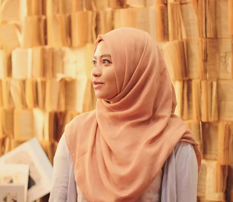 6 Alasan yang Mewakili Mereka yang Gemar Pakai Jilbab Sepanjang Dada. Mungkin Kamu Juga 7