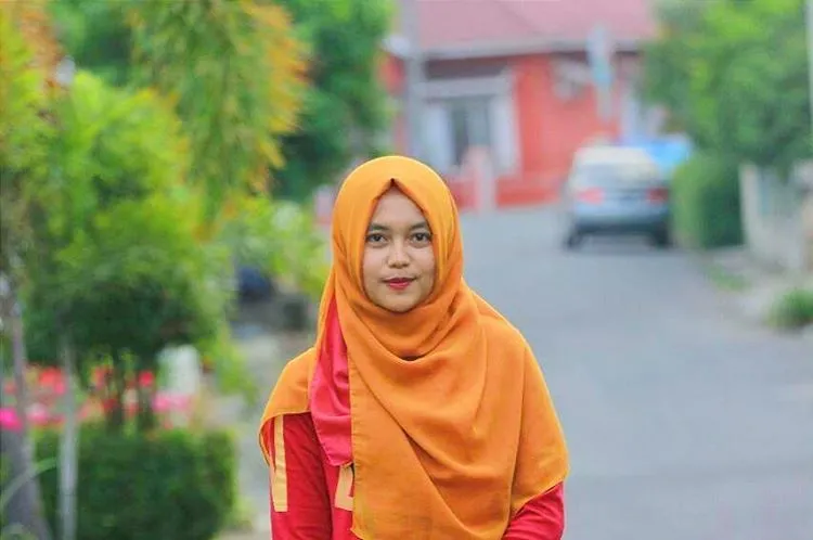 6 Alasan yang Mewakili Mereka yang Gemar Pakai Jilbab Sepanjang Dada. Mungkin Kamu Juga 11