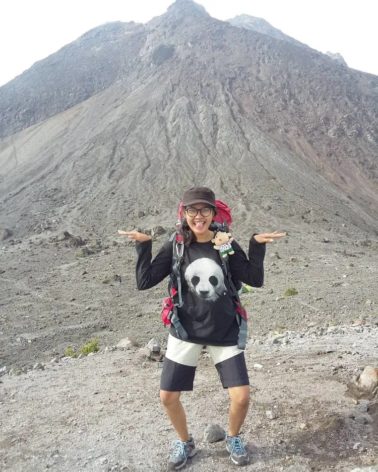 Melanjutkan Perjuangan Kartini, Para Pendaki Cantik Ini Menyusuri Puncak Tertinggi! Kamu Mau Kalah Sama Mereka? 17