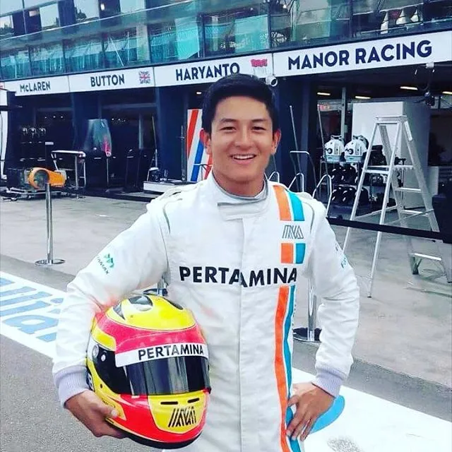Cowok Berwajah Oriental Memang Tak Pernah Gagal Bikin Hati Berdebar. Ini 6 Alasannya! 7